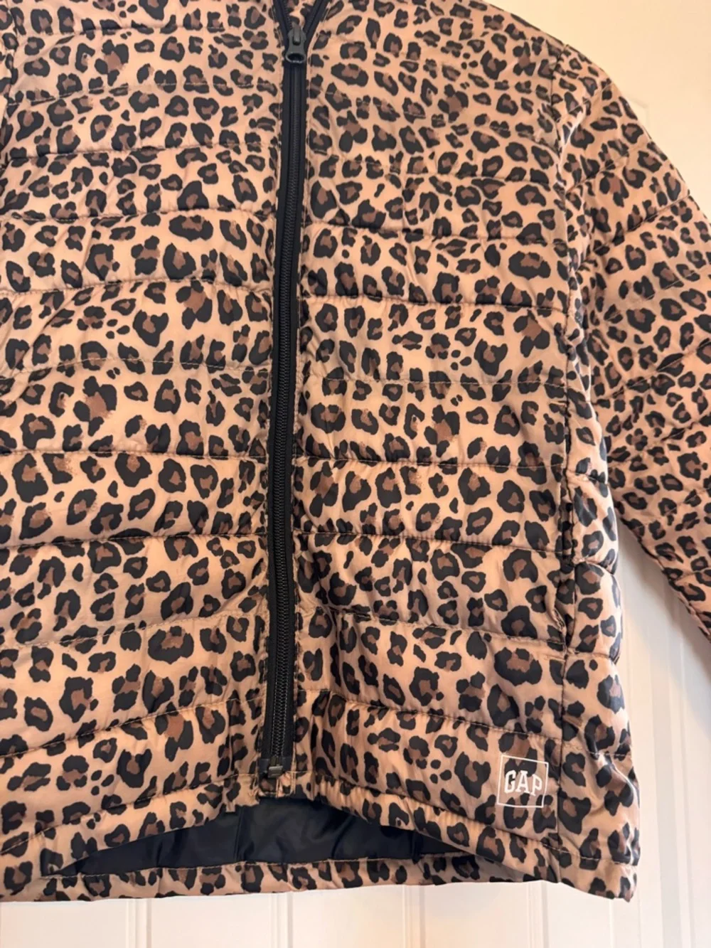 GAP Kids Leopard Print Puffer Jacket – Size M (8–9)